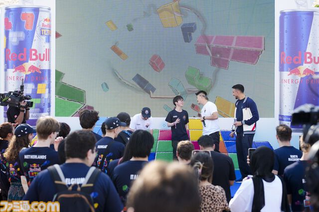 ドローンを使った世界初の空中『テトリス』が行われた“Red Bull Tetris World Final”が開催。巨大建造物ドバイフレームを活用した白熱の空中戦。日本代表AK氏はベスト16に