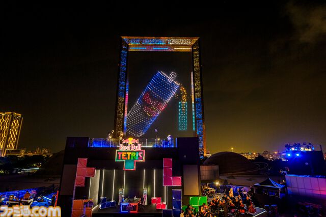 ドローンを使った世界初の空中『テトリス』が行われた“Red Bull Tetris World Final”が開催。巨大建造物ドバイフレームを活用した白熱の空中戦。日本代表AK氏はベスト16に
