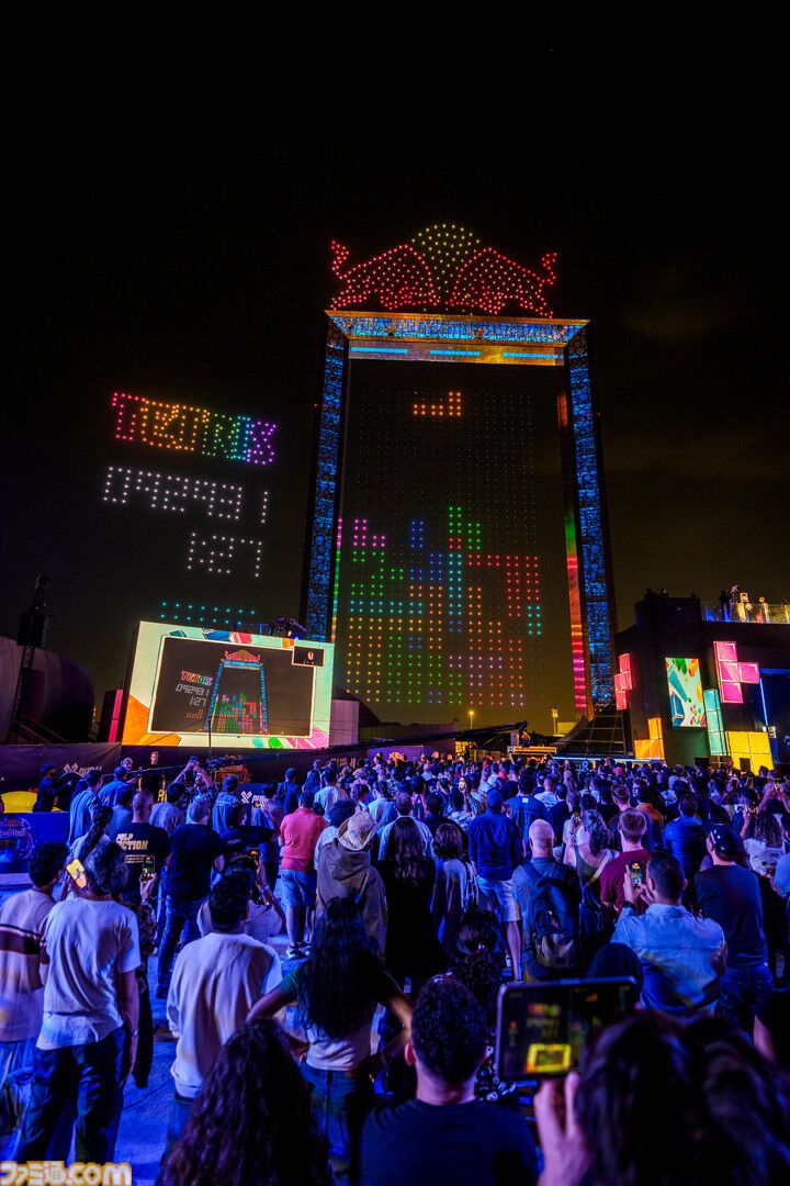 ドローンを使った世界初の空中『テトリス』が行われた“Red Bull Tetris World Final”が開催。巨大建造物ドバイフレームを活用した白熱の空中戦。日本代表AK氏はベスト16に