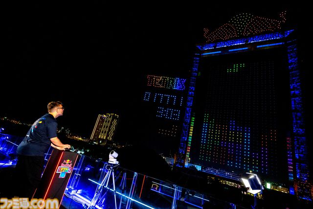ドローンを使った世界初の空中『テトリス』が行われた“Red Bull Tetris World Final”が開催。巨大建造物ドバイフレームを活用した白熱の空中戦。日本代表AK氏はベスト16に