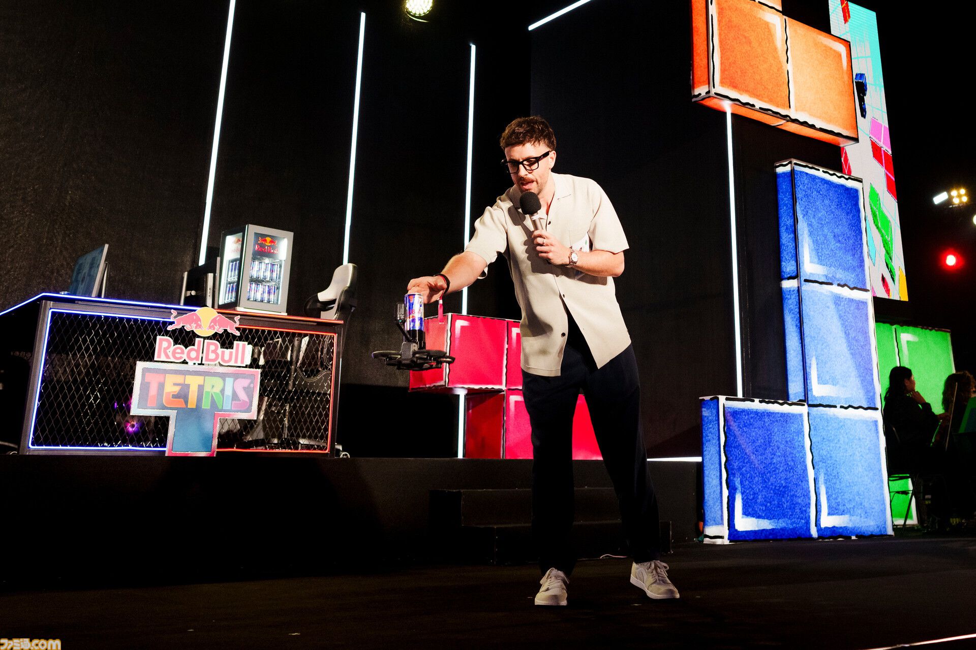 ドローンを使った世界初の空中『テトリス』が行われた“Red Bull Tetris World Final”が開催。巨大建造物ドバイフレームを活用した白熱の空中戦。日本代表AK氏はベスト16に