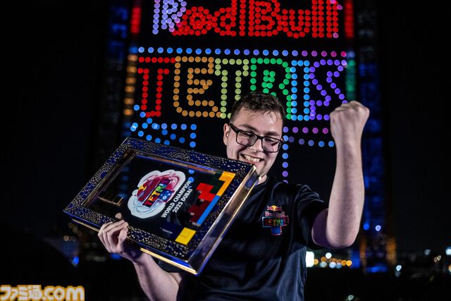 ドローンを使った世界初の空中『テトリス』が行われた“Red Bull Tetris World Final”が開催。巨大建造物ドバイフレームを活用した白熱の空中戦。日本代表AK氏はベスト16に