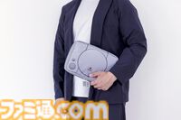 初代プレイステーション風の原寸大マルチケースつきムック本が予約受付中。メモリーカード風ジップも施されたこだわり抜いたデザイン