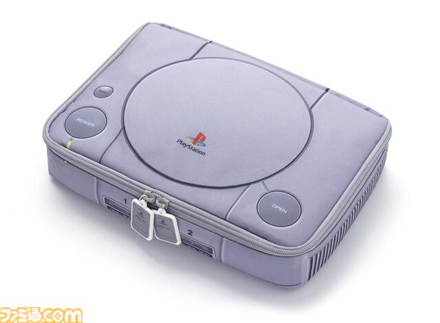 初代プレイステーション風の原寸大マルチケースつきムック本が予約受付中。メモリーカード風ジップも施されたこだわり抜いたデザイン