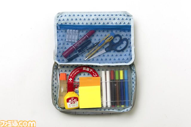 初代プレイステーション風の原寸大マルチケースつきムック本が予約受付中。メモリーカード風ジップも施されたこだわり抜いたデザイン