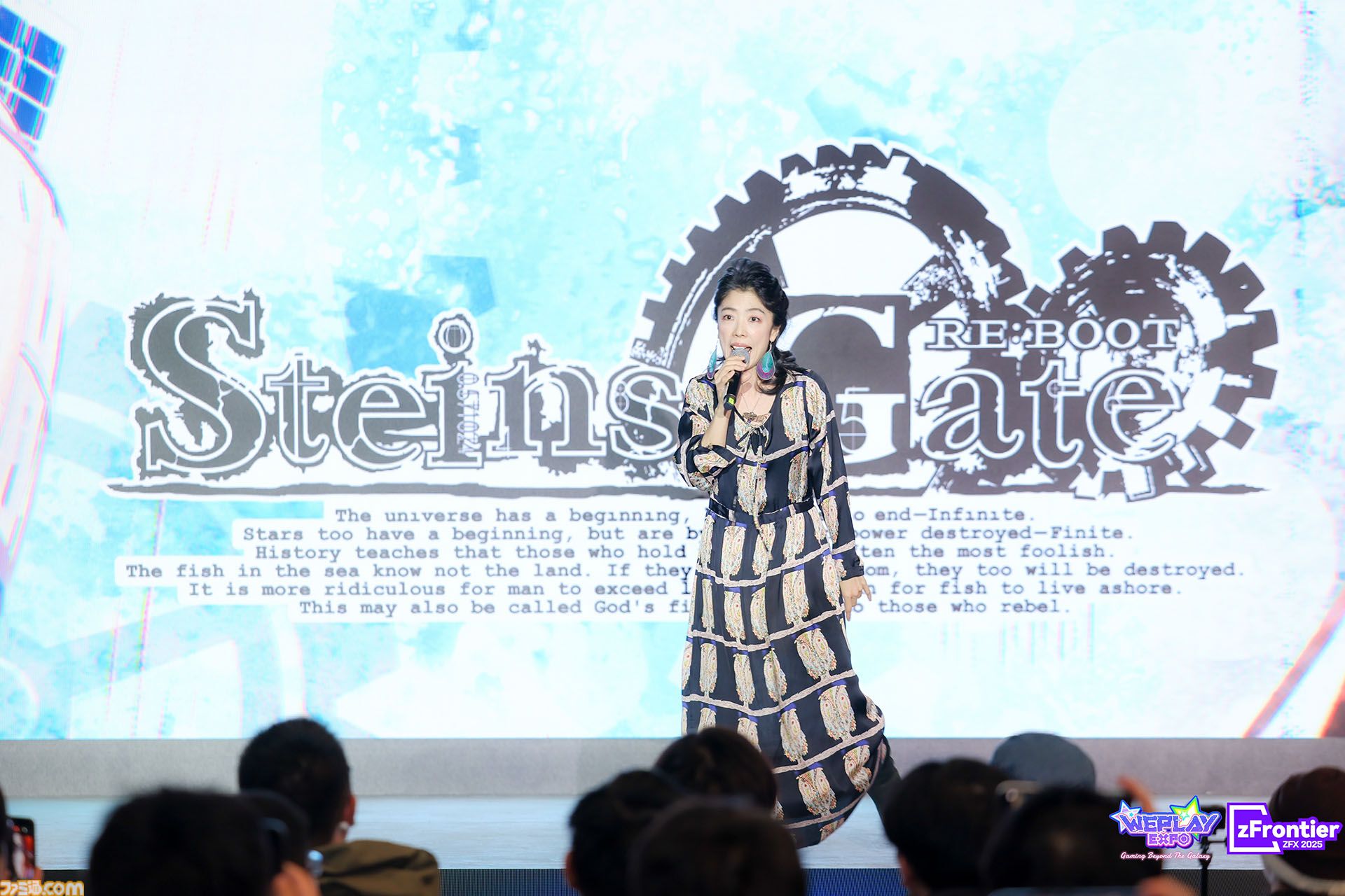 中国・上海ゲームイベント“WEPLAY”に日本の新作ゲームが集結。小高和剛氏の実写パネル が無数に並んだ、狂気（？）の撮影会も人気を博す！