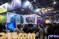 中国・上海ゲームイベント“WEPLAY”に日本の新作ゲームが集結。小高和剛氏の実写パネル が無数に並んだ、狂気（？）の撮影会も人気を博す！