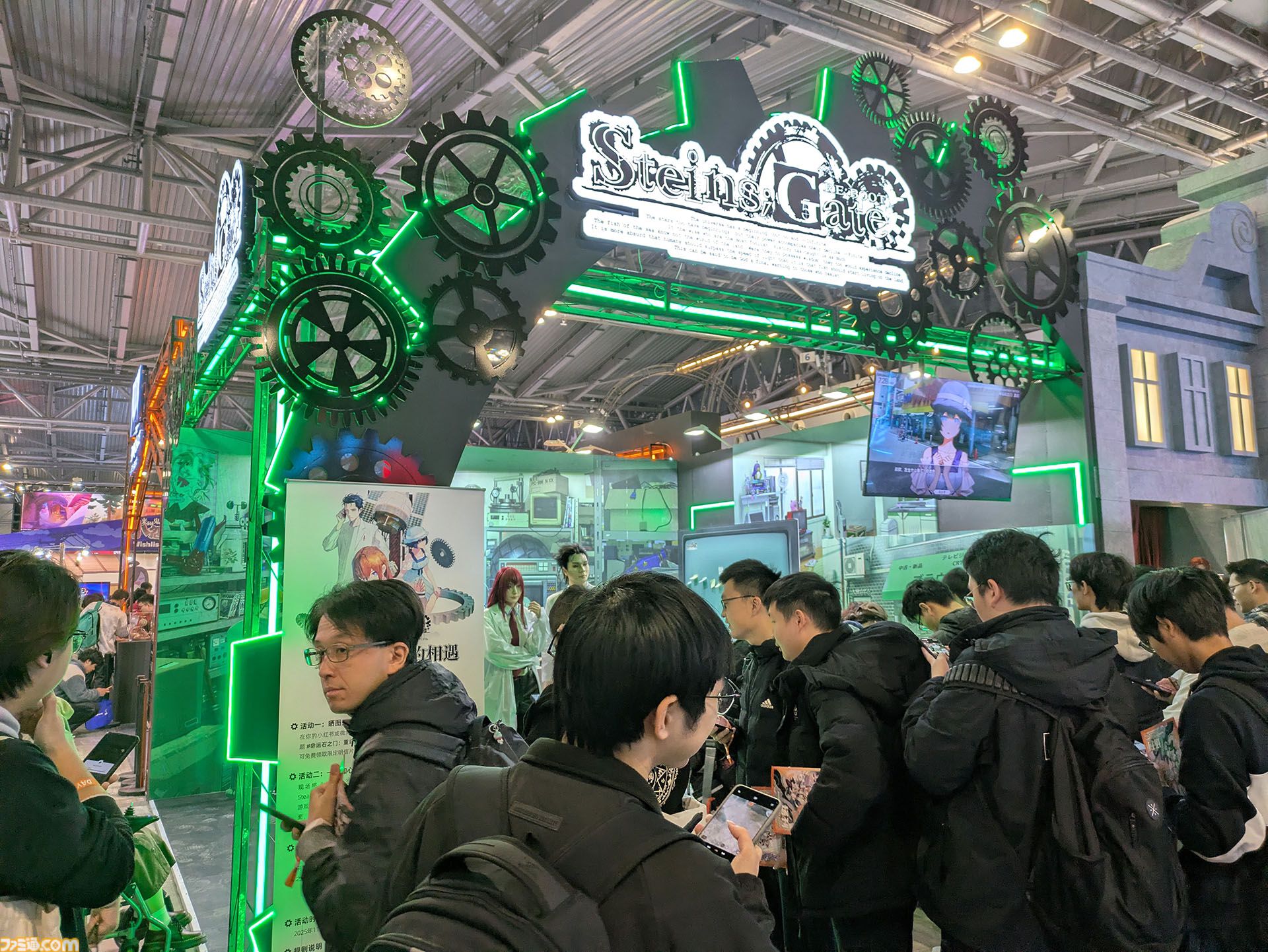 中国・上海ゲームイベント“WEPLAY”に日本の新作ゲームが集結。小高和剛氏の実写パネル が無数に並んだ、狂気（？）の撮影会も人気を博す！