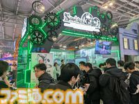 中国・上海ゲームイベント“WEPLAY”に日本の新作ゲームが集結。小高和剛氏の実写パネル が無数に並んだ、狂気（？）の撮影会も人気を博す！