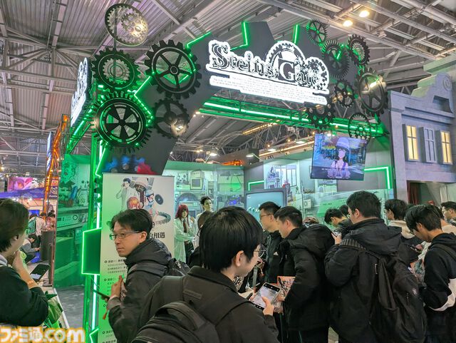 中国・上海ゲームイベント“WEPLAY”に日本の新作ゲームが集結。小高和剛氏の実写パネル が無数に並んだ、狂気（？）の撮影会も人気を博す！
