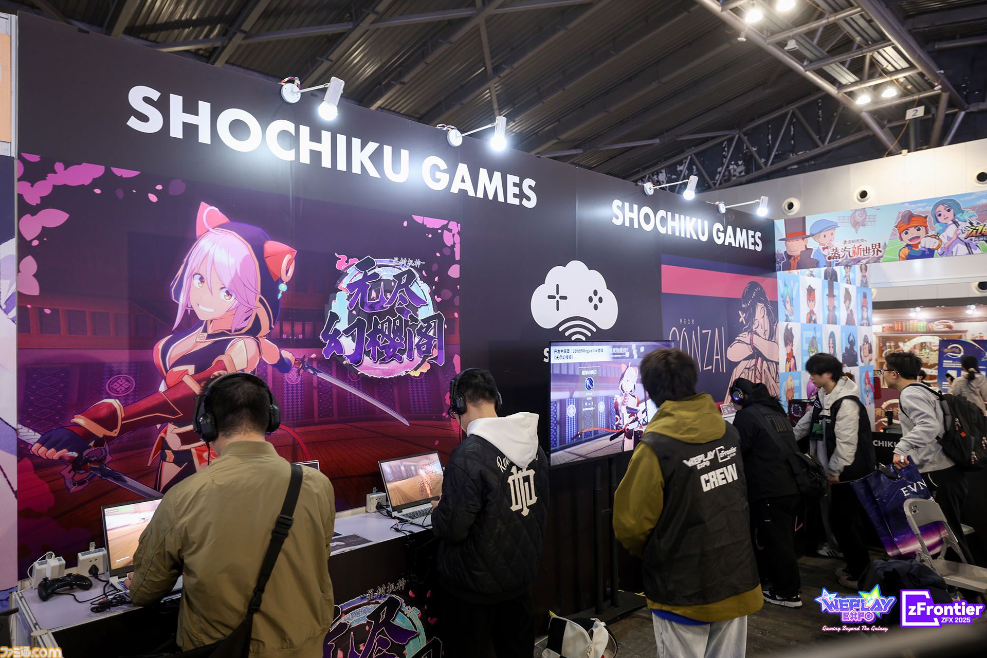 中国・上海ゲームイベント“WEPLAY”に日本の新作ゲームが集結。小高和剛氏の実写パネル が無数に並んだ、狂気（？）の撮影会も人気を博す！