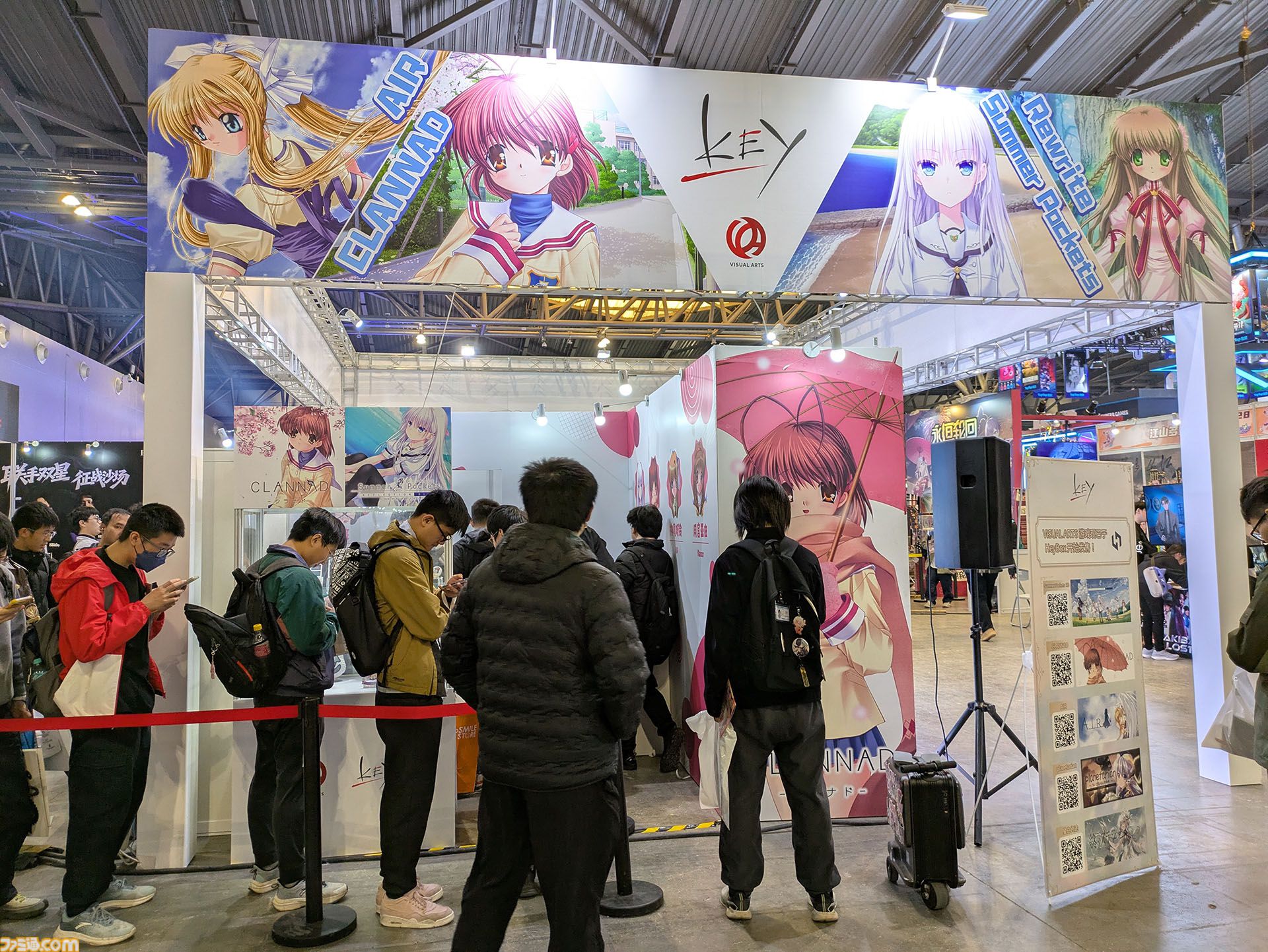 中国・上海ゲームイベント“WEPLAY”に日本の新作ゲームが集結。小高和剛氏の実写パネル が無数に並んだ、狂気（？）の撮影会も人気を博す！