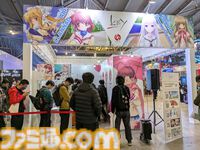 中国・上海ゲームイベント“WEPLAY”に日本の新作ゲームが集結。小高和剛氏の実写パネル が無数に並んだ、狂気（？）の撮影会も人気を博す！