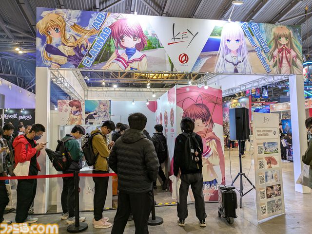 中国・上海ゲームイベント“WEPLAY”に日本の新作ゲームが集結。小高和剛氏の実写パネル が無数に並んだ、狂気（？）の撮影会も人気を博す！