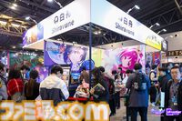 中国・上海ゲームイベント“WEPLAY”に日本の新作ゲームが集結。小高和剛氏の実写パネル が無数に並んだ、狂気（？）の撮影会も人気を博す！