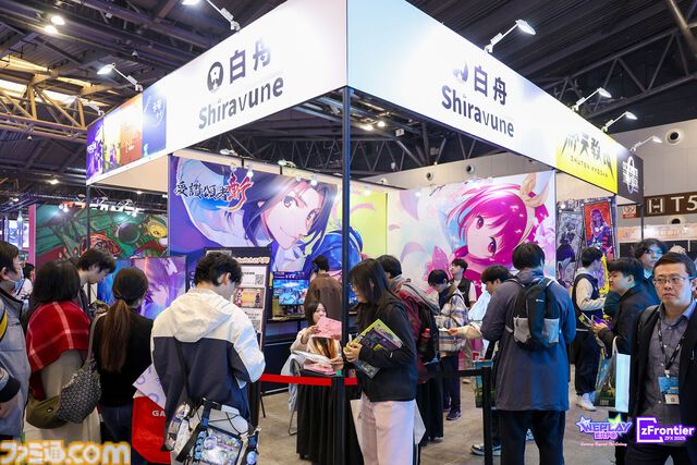中国・上海ゲームイベント“WEPLAY”に日本の新作ゲームが集結。小高和剛氏の実写パネル が無数に並んだ、狂気（？）の撮影会も人気を博す！