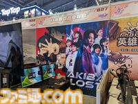 中国・上海ゲームイベント“WEPLAY”に日本の新作ゲームが集結。小高和剛氏の実写パネル が無数に並んだ、狂気（？）の撮影会も人気を博す！
