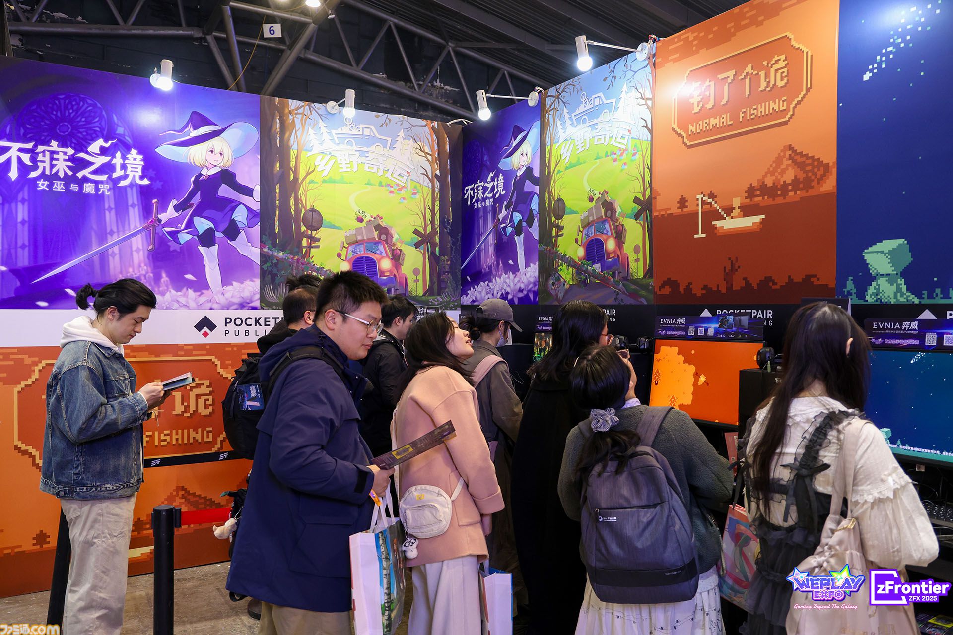 中国・上海ゲームイベント“WEPLAY”に日本の新作ゲームが集結。小高和剛氏の実写パネル が無数に並んだ、狂気（？）の撮影会も人気を博す！