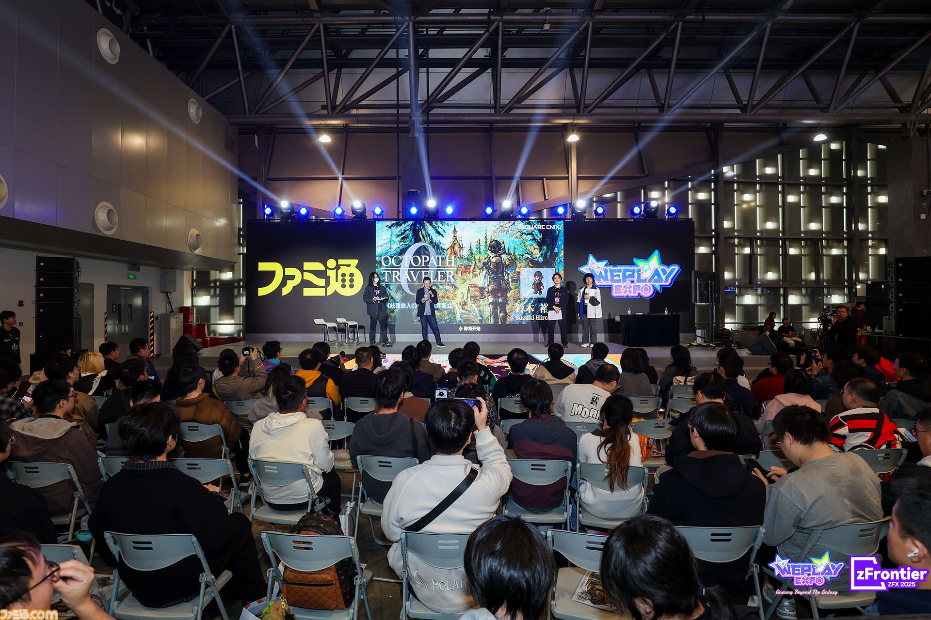 中国・上海ゲームイベント“WEPLAY”に日本の新作ゲームが集結。小高和剛氏の実写パネル が無数に並んだ、狂気（？）の撮影会も人気を博す！