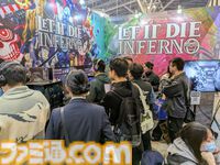 中国・上海ゲームイベント“WEPLAY”に日本の新作ゲームが集結。小高和剛氏の実写パネル が無数に並んだ、狂気（？）の撮影会も人気を博す！