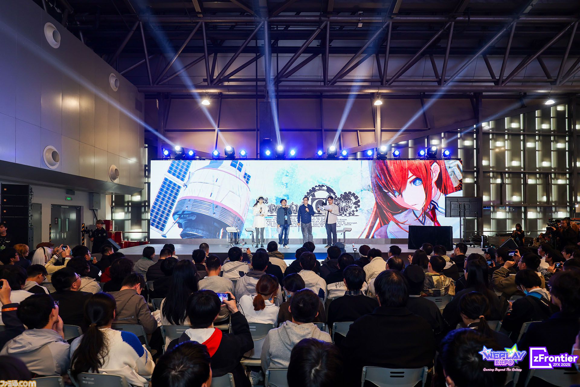 中国・上海ゲームイベント“WEPLAY”に日本の新作ゲームが集結。小高和剛氏の実写パネル が無数に並んだ、狂気（？）の撮影会も人気を博す！