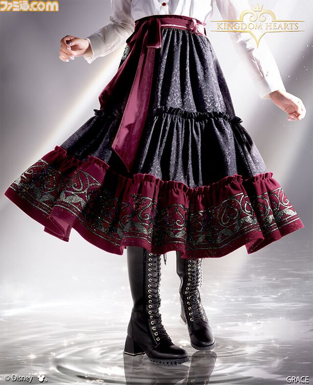 『キングダムハーツ』ソラ、リク、ロクサス、アクセルをモチーフとしたスカートの予約販売スタート。キーブレード型チャームは取り外してアクセにも
