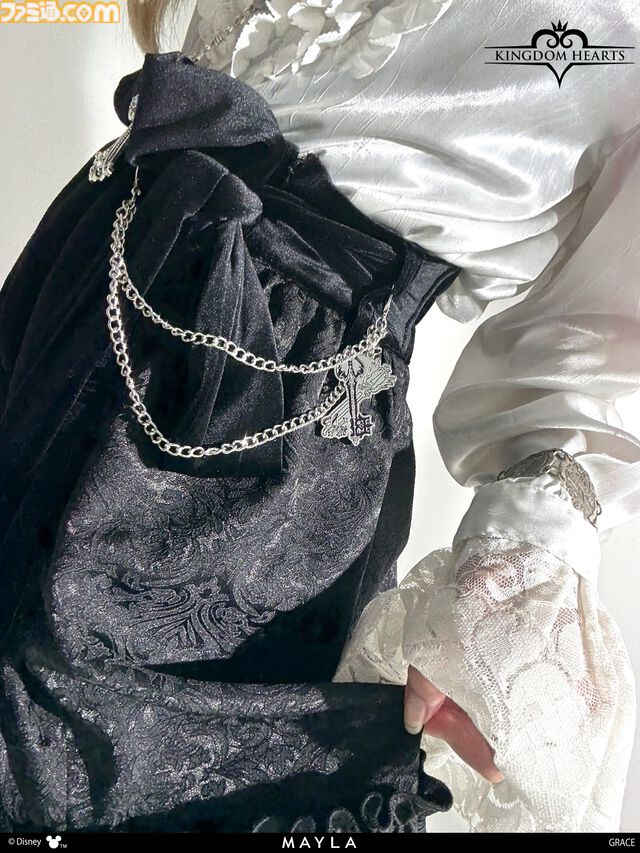 『キングダムハーツ』ソラ、リク、ロクサス、アクセルをモチーフとしたスカートの予約販売スタート。キーブレード型チャームは取り外してアクセにも