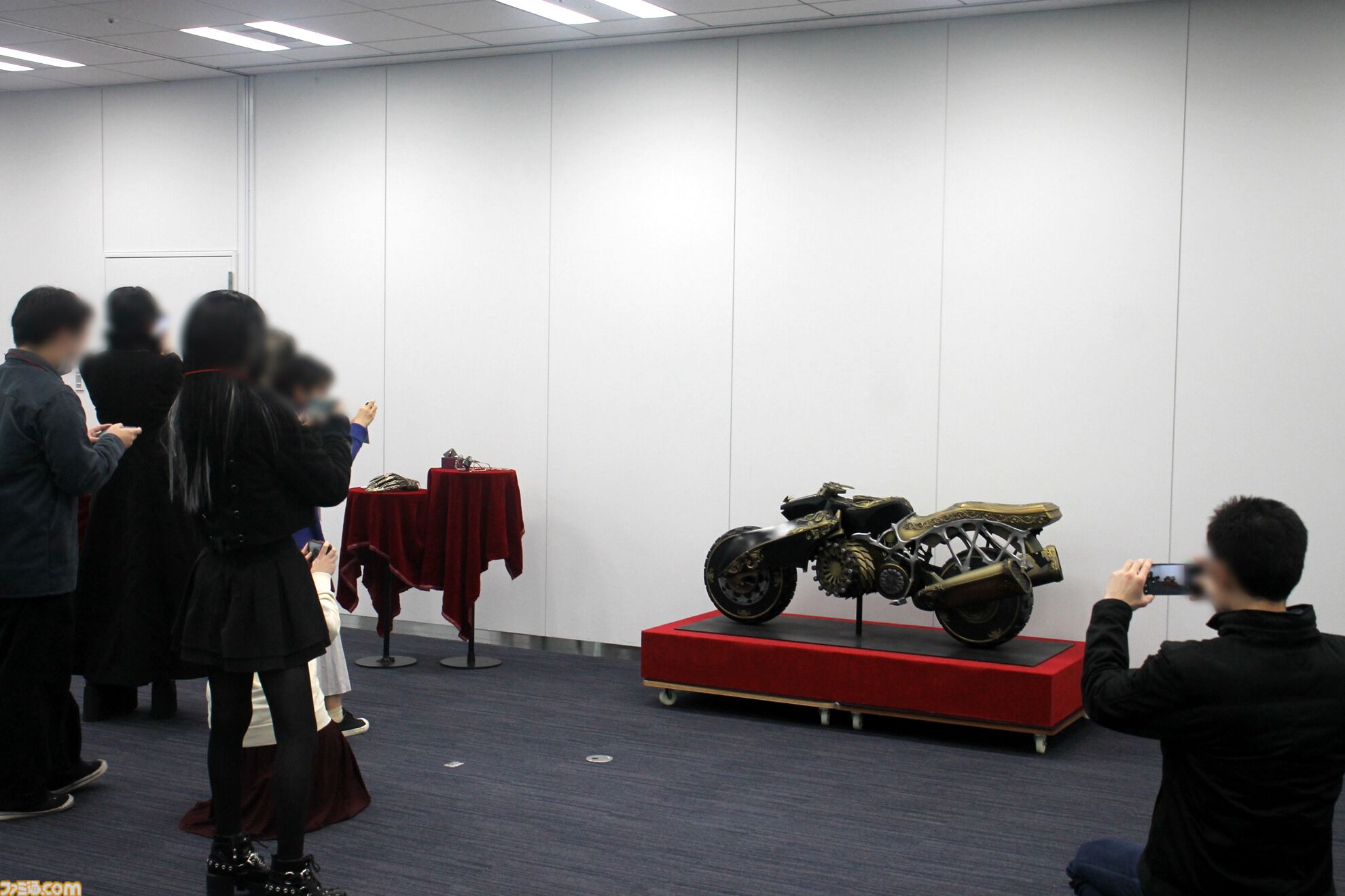 『コードヴェイン2』先行試遊会リポート。広大なフィールド探索や骨太なボス戦に一足早く挑戦。キャラクターの展示物のほか、開発資料などを交えたトークセッションも