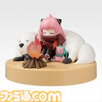『スパイファミリー』一番くじ“Get ready to have fun!”が本日（12/20）発売。焚火で温まるアーニャとボンドのライトフィギュアがエモくて癒される