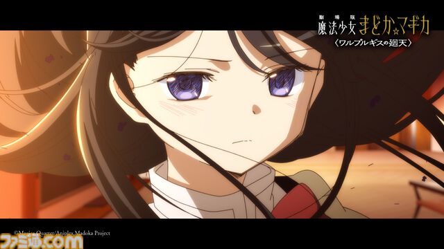 『劇場版まどマギ ワルプルギスの廻天』険しい表情のほむらが見つめる先には……。ケモ耳を着けたマミさんなど気になるシーンが多数登場する予告PV第2弾が公開