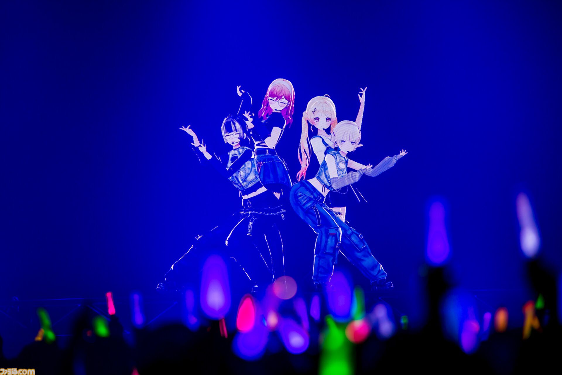 ReGLOSS、1stライブ“Flashpoint”オフィシャルレポートが公開。夢の現地ライブを歌とダンスで盛り上げ、デビュー曲『瞬間ハートビート』を有明アリーナに響かせた