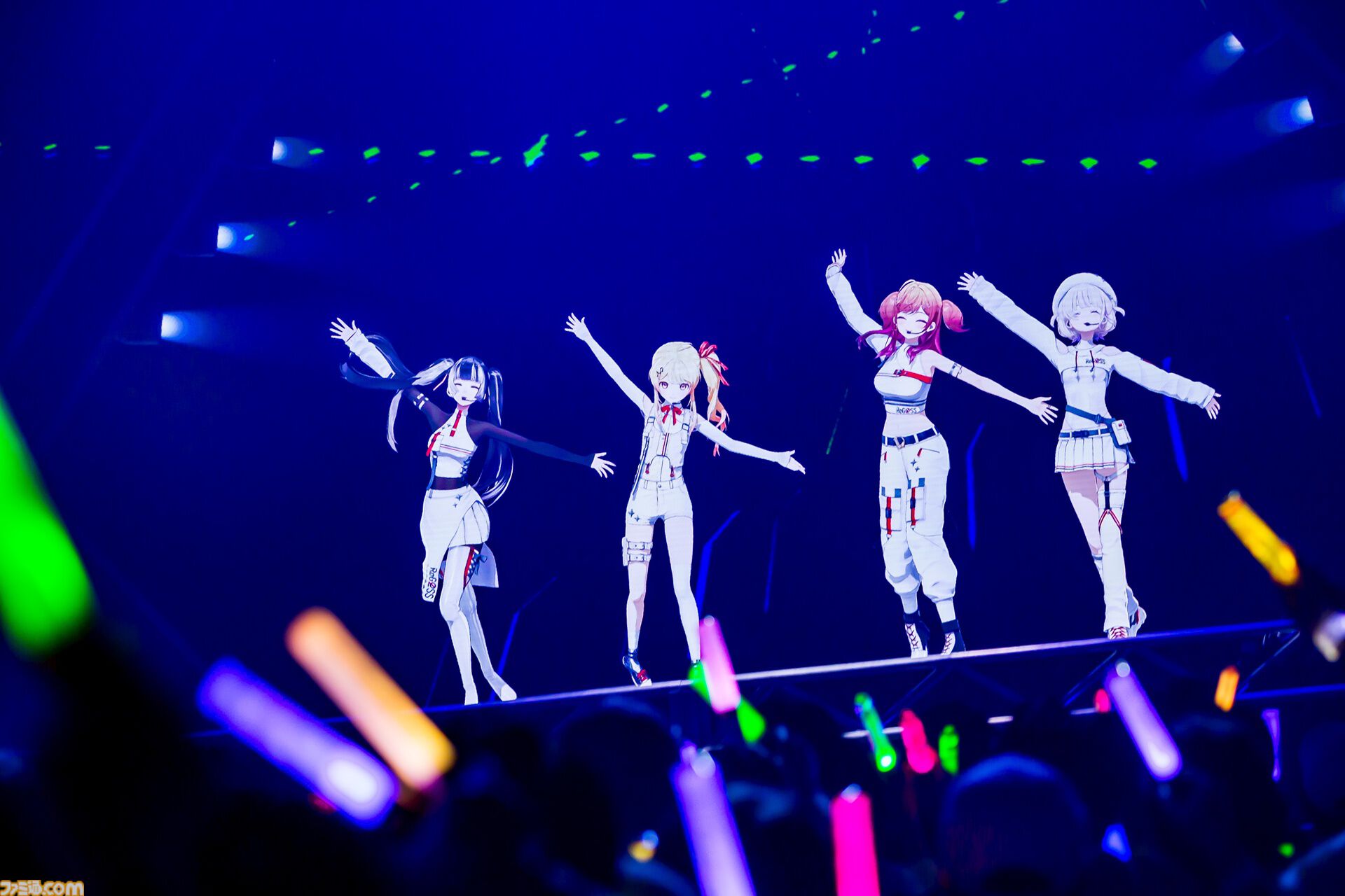 ReGLOSS、1stライブ“Flashpoint”オフィシャルレポートが公開。夢の現地ライブを歌とダンスで盛り上げ、デビュー曲『瞬間ハートビート』を有明アリーナに響かせた
