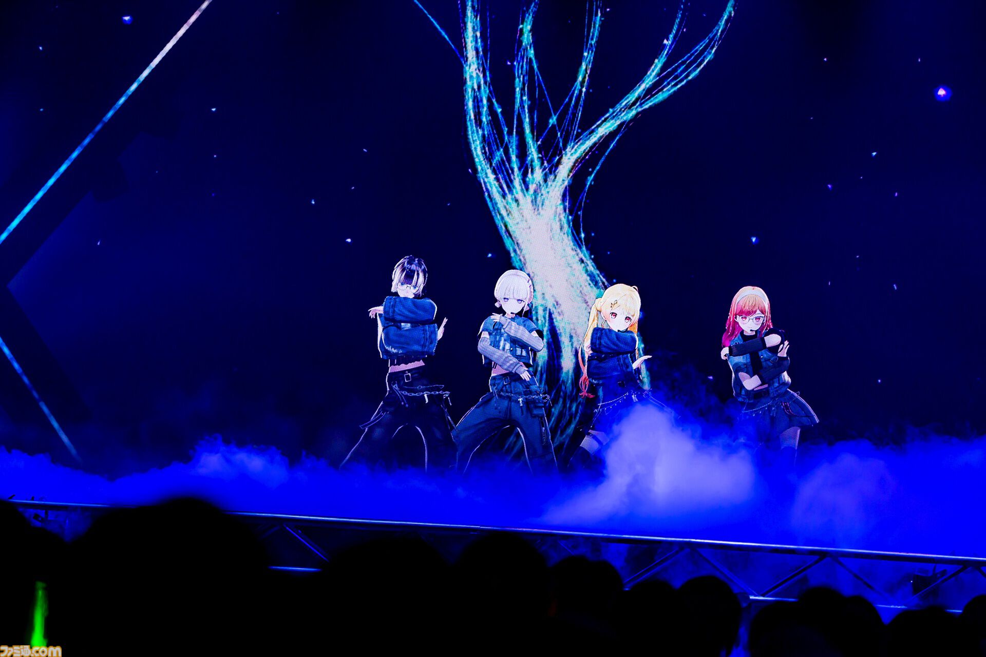 ReGLOSS、1stライブ“Flashpoint”オフィシャルレポートが公開。夢の現地ライブを歌とダンスで盛り上げ、デビュー曲『瞬間ハートビート』を有明アリーナに響かせた