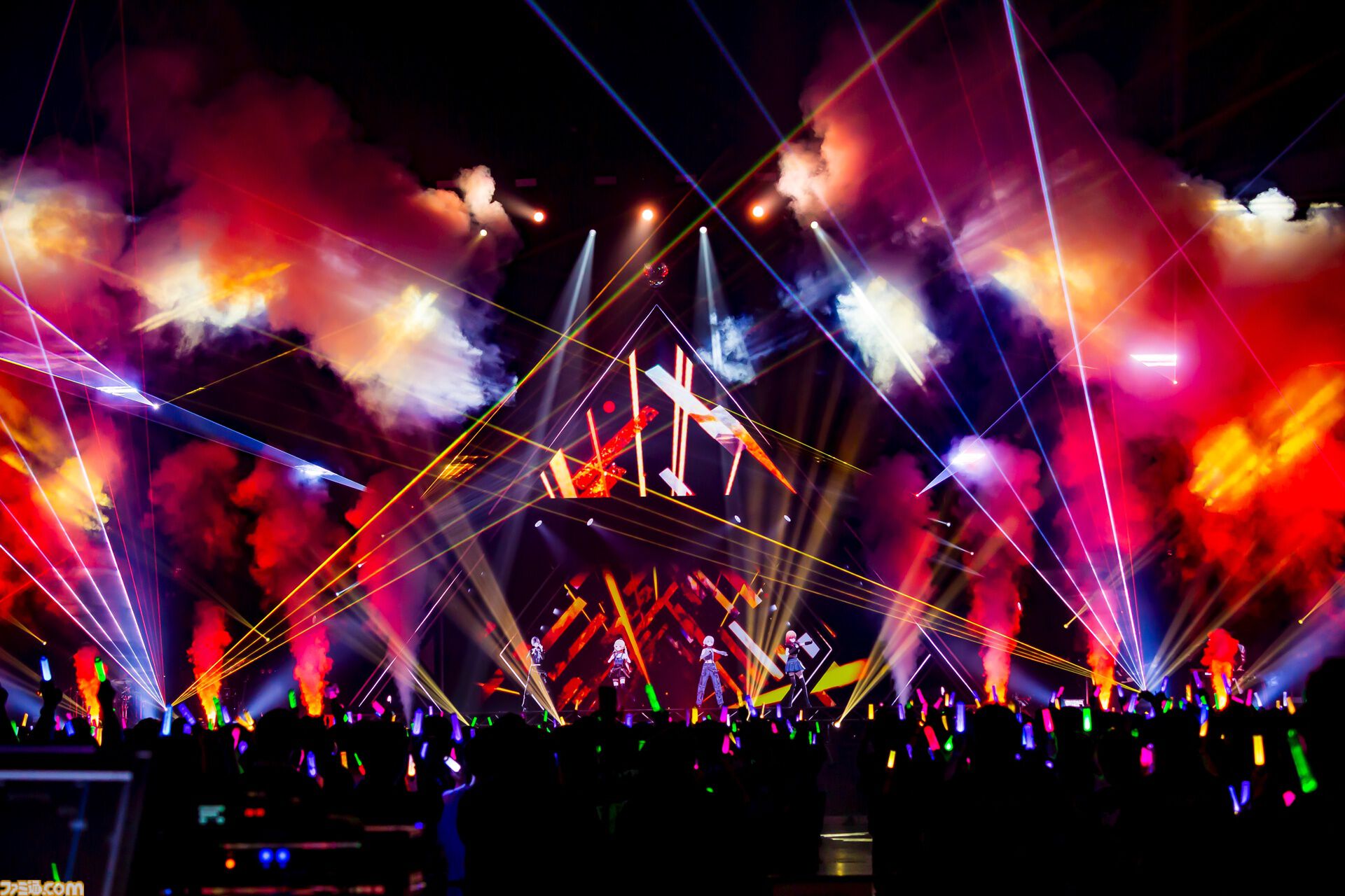 ReGLOSS、1stライブ“Flashpoint”オフィシャルレポートが公開。夢の現地ライブを歌とダンスで盛り上げ、デビュー曲『瞬間ハートビート』を有明アリーナに響かせた