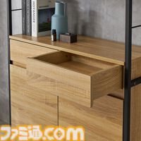 ニッセンで薄い本やデスノートが隠せそうな隠し部屋が用意されたオシャレ本棚が開発中。引き出しを間違って開けたら爆発炎上する機能もほしい