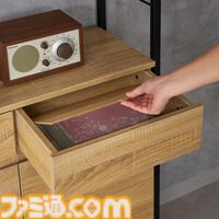 ニッセンで薄い本やデスノートが隠せそうな隠し部屋が用意されたオシャレ本棚が開発中。引き出しを間違って開けたら爆発炎上する機能もほしい