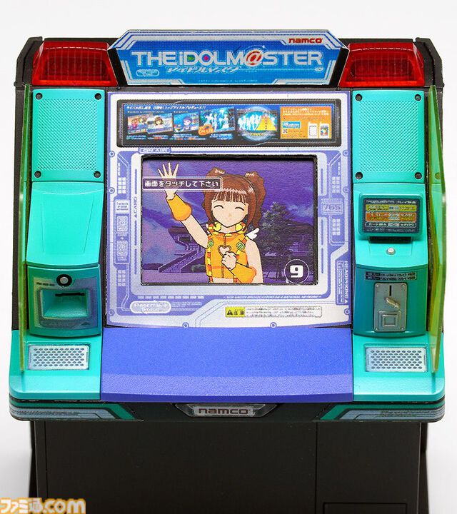 『アイマス』アーケード筐体のプラモデルが再販。2005年稼働の初代アケマス筐体を1/12スケールで再現。プレイ画面を再現したモニターカード付き