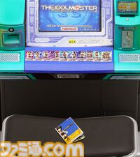 『アイマス』アーケード筐体のプラモデルが再販。2005年稼働の初代アケマス筐体を1/12スケールで再現。プレイ画面を再現したモニターカード付き