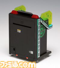 『アイマス』アーケード筐体のプラモデルが再販。2005年稼働の初代アケマス筐体を1/12スケールで再現。プレイ画面を再現したモニターカード付き