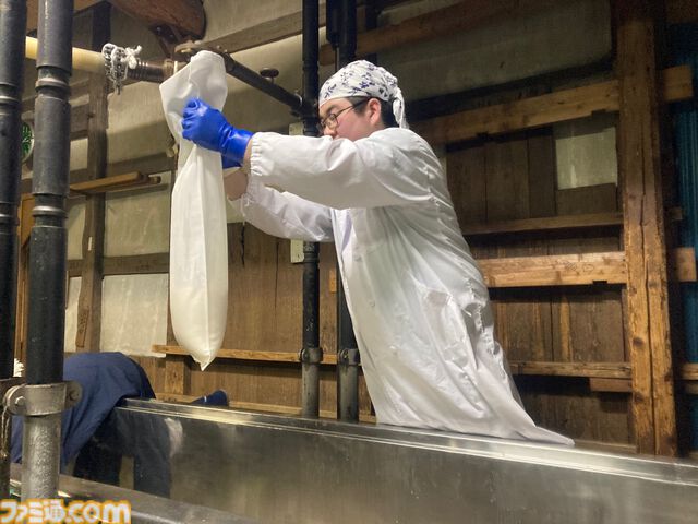 『野原ひろし 昼メシの流儀』の日本酒が発売。辛口の特別純米酒“金のひろし”とライム果汁が爽やかなリキュール“銀のひろし”がラインアップ