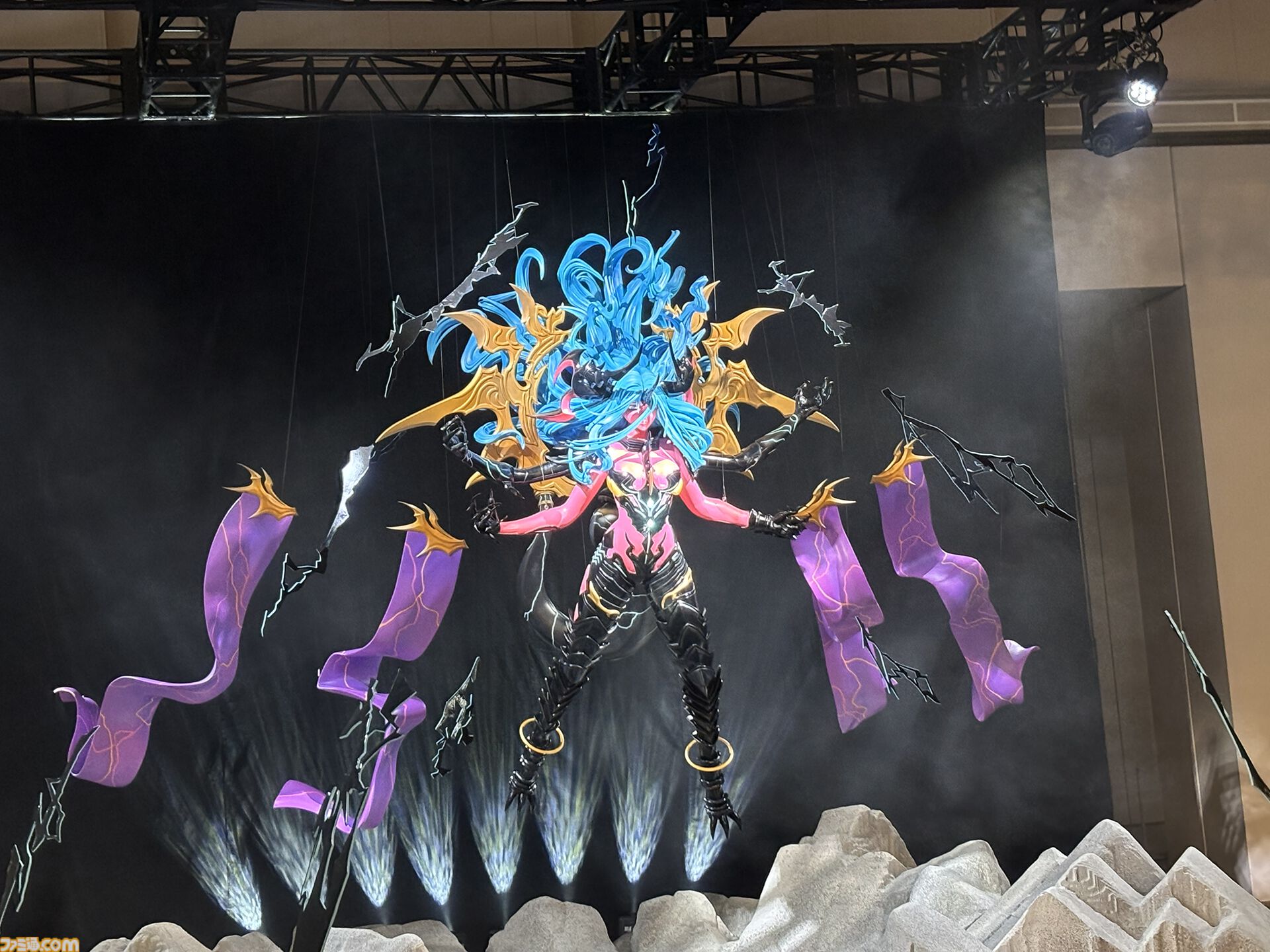 “グラブルフェス2025”フォトリポート。有明に顕現した破壊の化身ヴェルサシア。広くなったカフェ ミレニアなど注目のスポットが目白押し