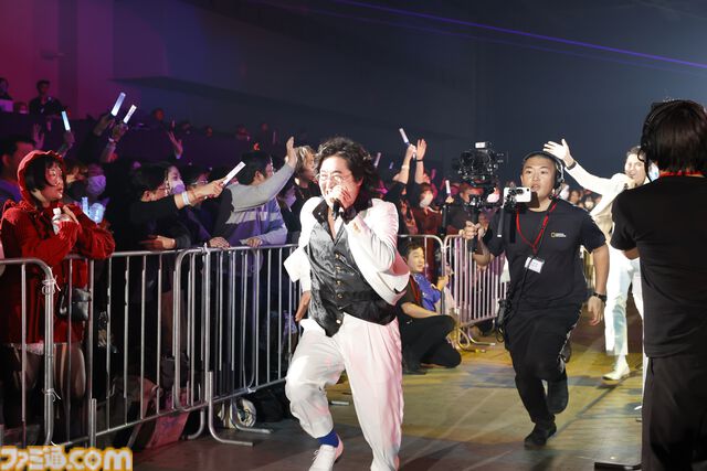 “グラブルフェス2025”ナイトパーティーリポート。声優陣と小林太郎さんが『グラブル』を代表する楽曲を熱唱。初となるメドレーを含めた全16曲をパフォーマンス