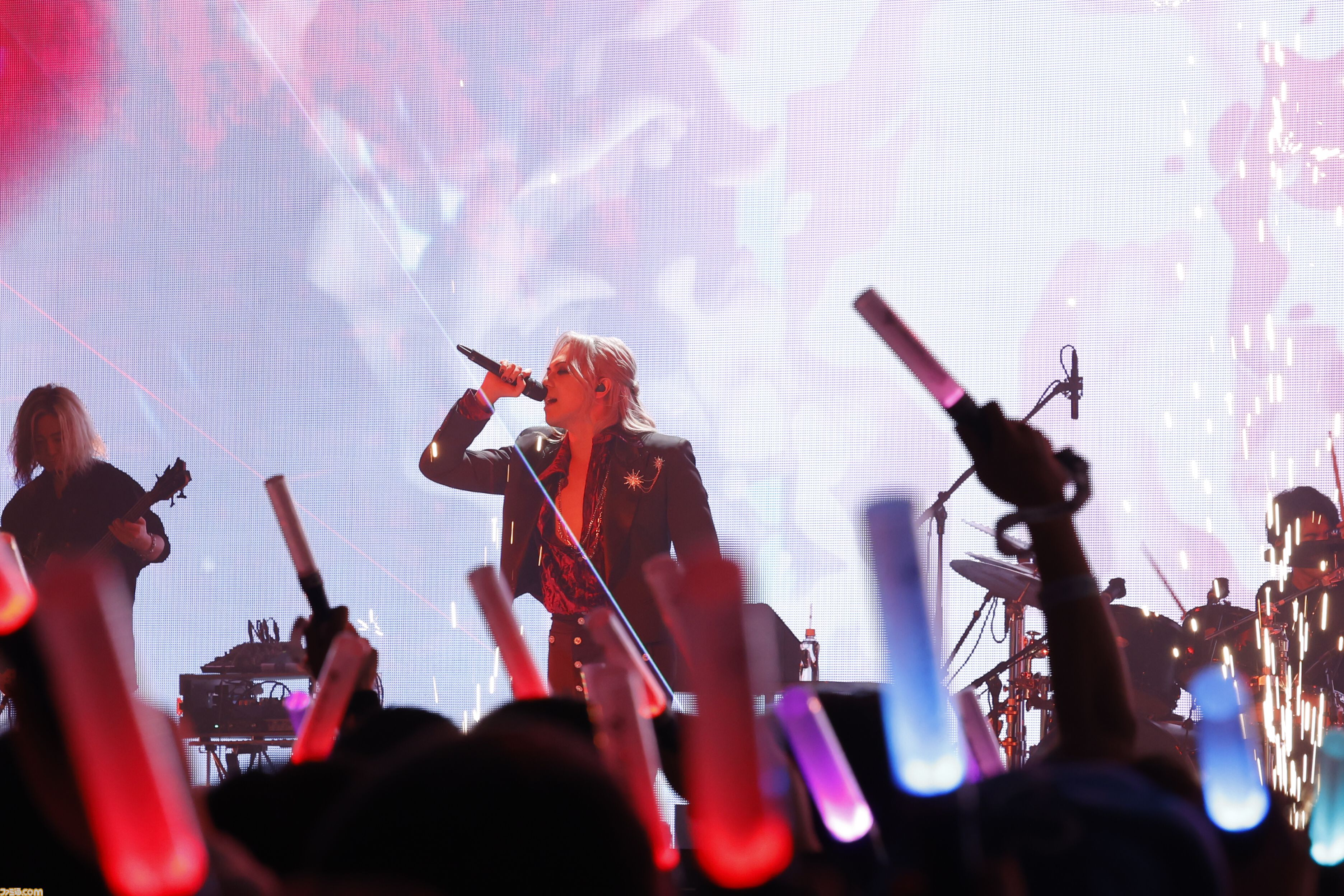 “グラブルフェス2025”ナイトパーティーリポート。声優陣と小林太郎さんが『グラブル』を代表する楽曲を熱唱。初となるメドレーを含めた全16曲をパフォーマンス