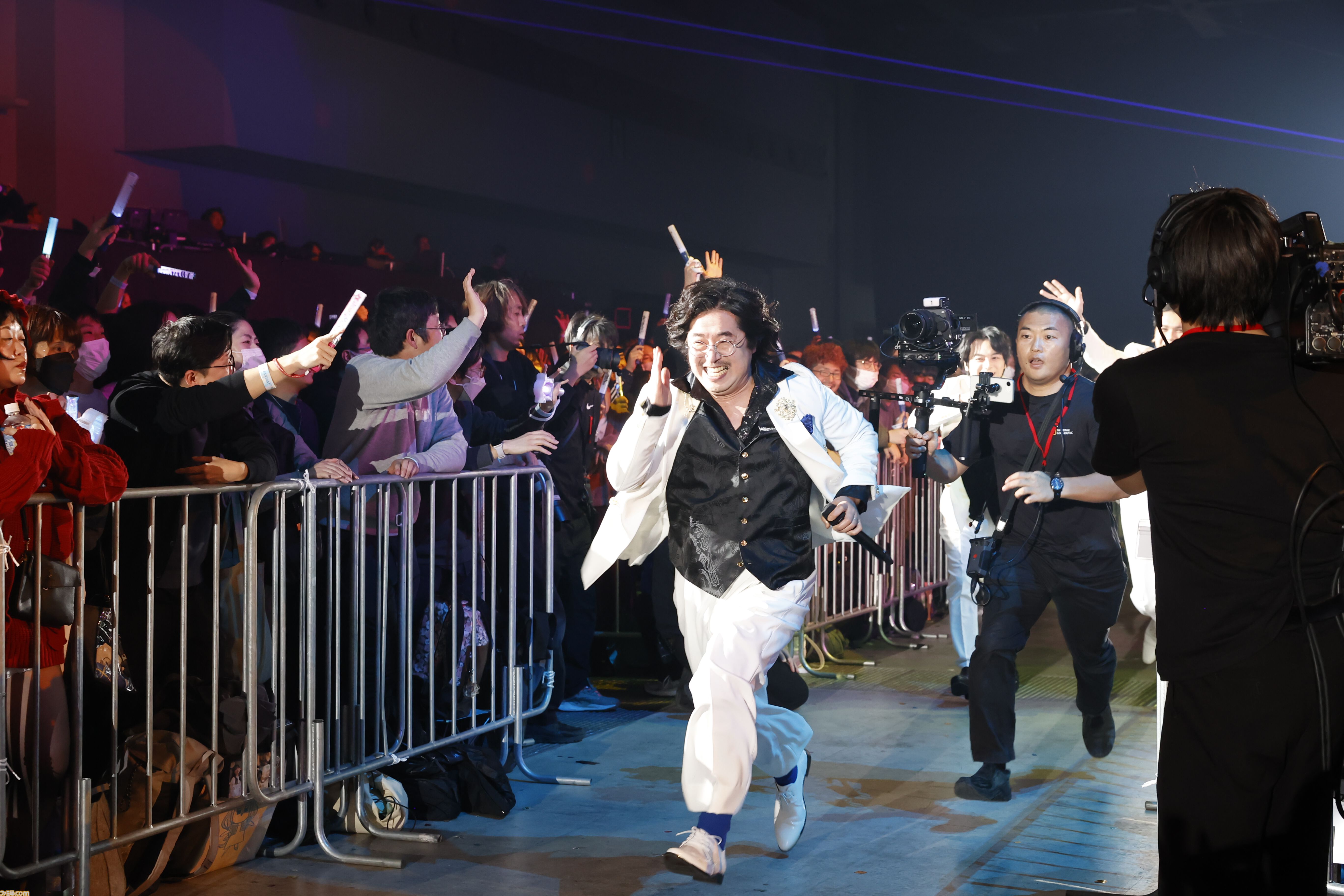“グラブルフェス2025”ナイトパーティーリポート。声優陣と小林太郎さんが『グラブル』を代表する楽曲を熱唱。初となるメドレーを含めた全16曲をパフォーマンス