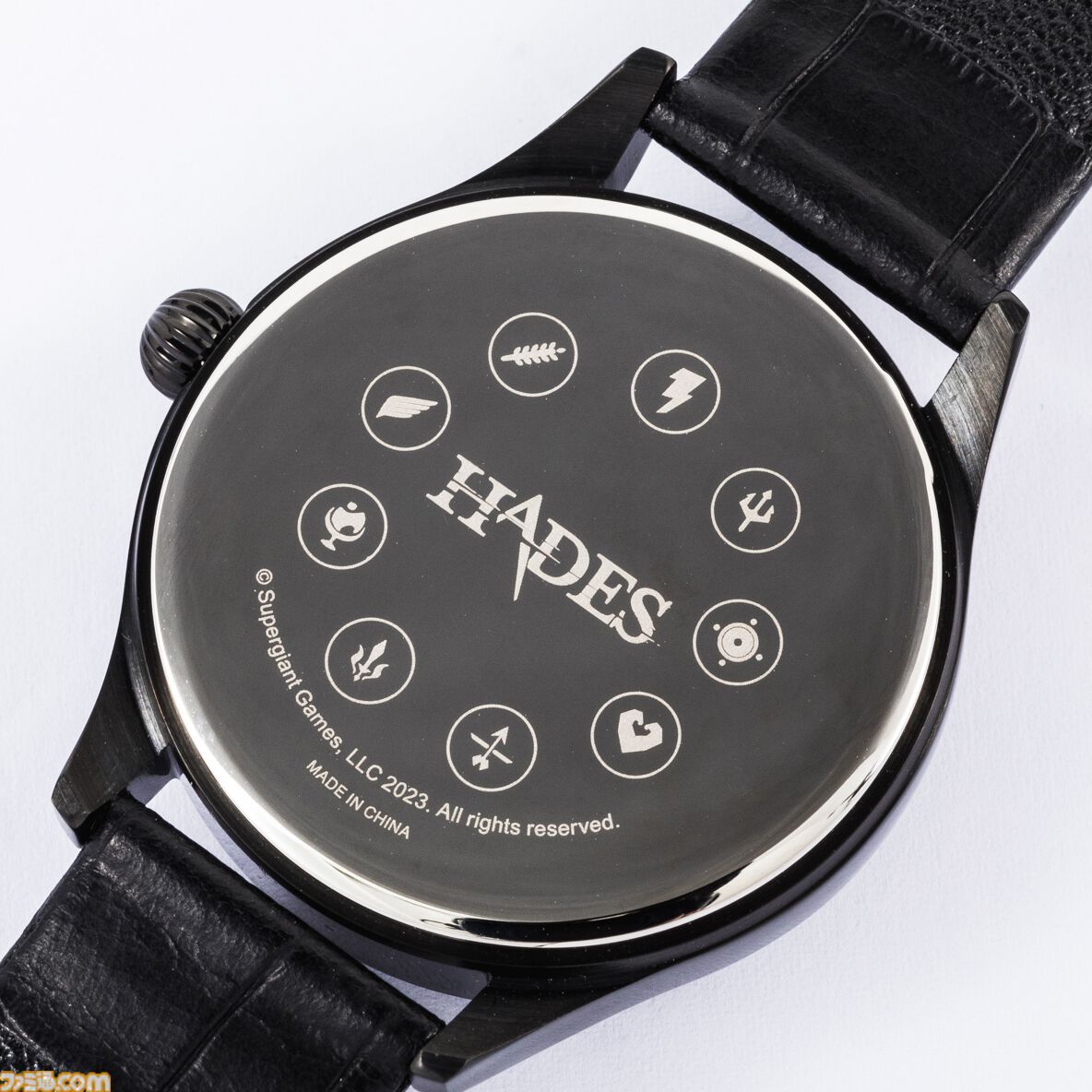 HADES（ハデス）』主人公・ザグレウスをイメージした腕時計、アウター
