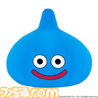 『ドラゴンクエスト』スライムが約65cmのビックサイズクッションになって登場。メタルスライムと合わせて2カラー展開。8月31日まで再受注中