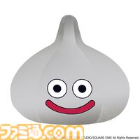 『ドラゴンクエスト』スライムが約65cmのビックサイズクッションになって登場。メタルスライムと合わせて2カラー展開。8月31日まで再受注中