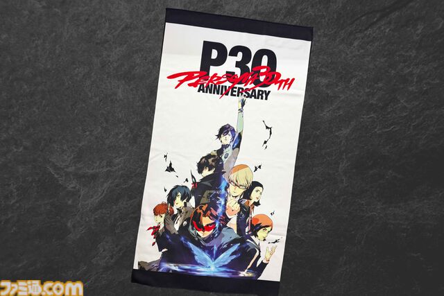 『ペルソナ』シリーズ30周年を記念した公式グッズが予約開始。ペルソナ全書風ポーチやベルベットルームのクッションカバーがラインアップ
