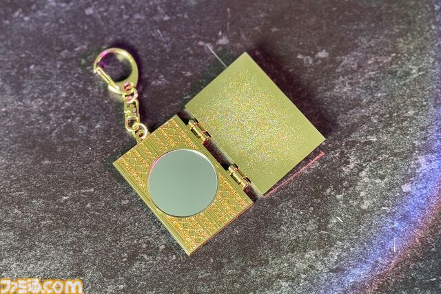 『ペルソナ』シリーズ30周年を記念した公式グッズが予約開始。ペルソナ全書風ポーチやベルベットルームのクッションカバーがラインアップ