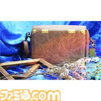 『ペルソナ』シリーズ30周年を記念した公式グッズが予約開始。ペルソナ全書風ポーチやベルベットルームのクッションカバーがラインアップ